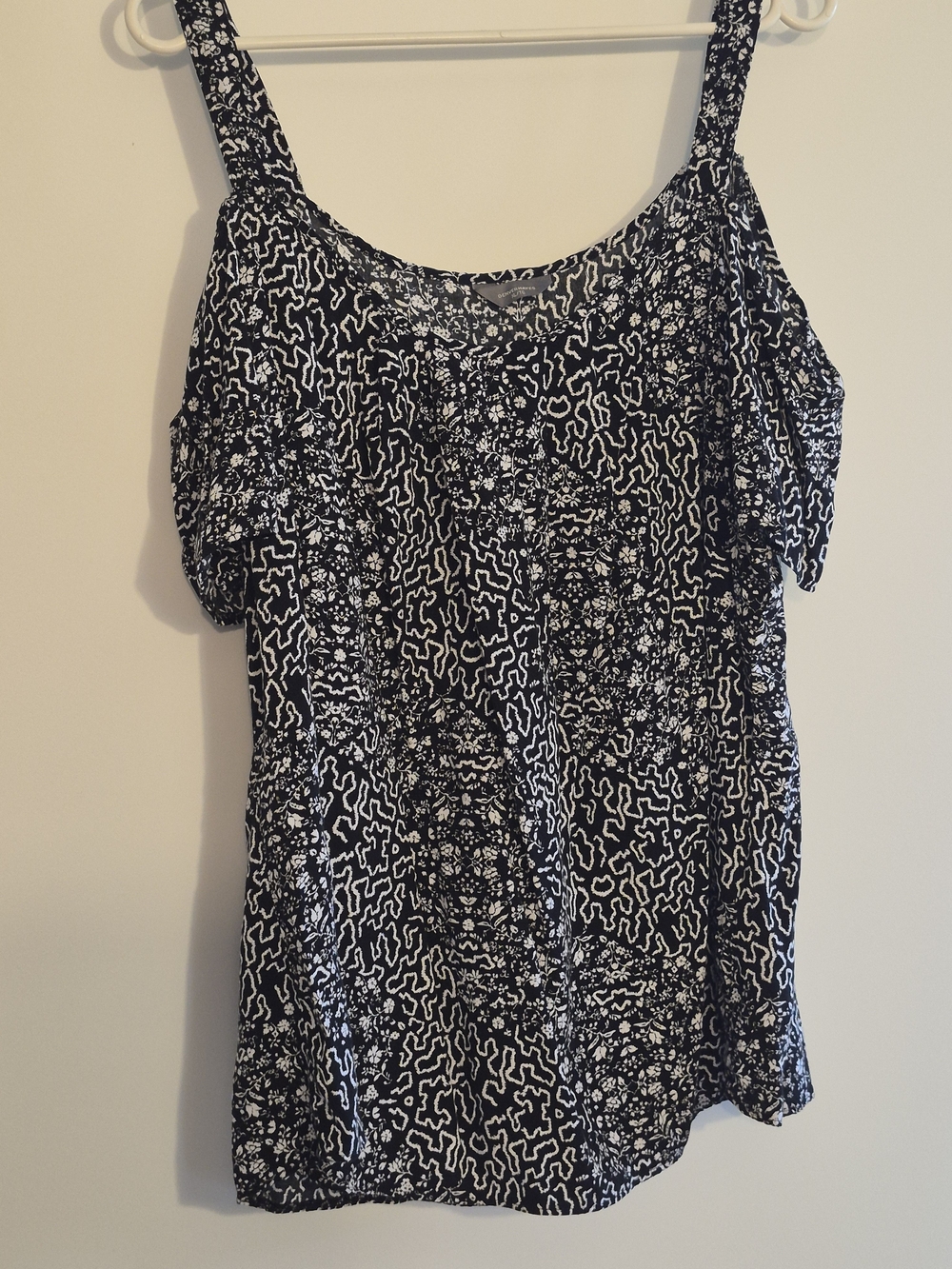 Denver Hayes Black & White Cold-Shoulder Patterned Camisole